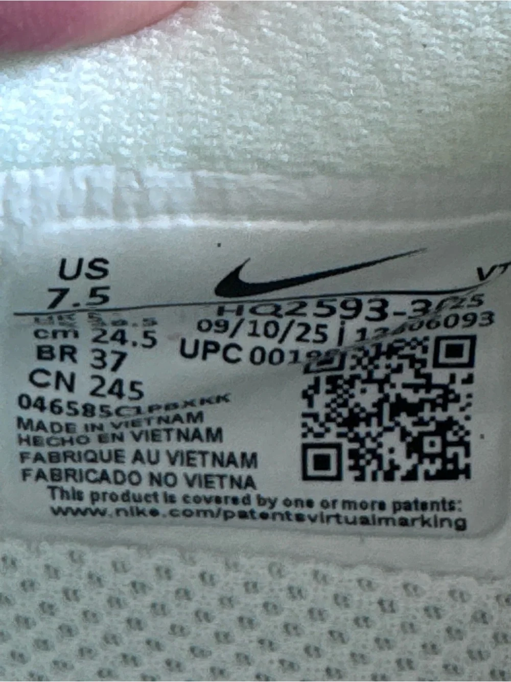 Nike Women's Pegasus Premium Sz: 7.5 in Barely Green / Blue Void
